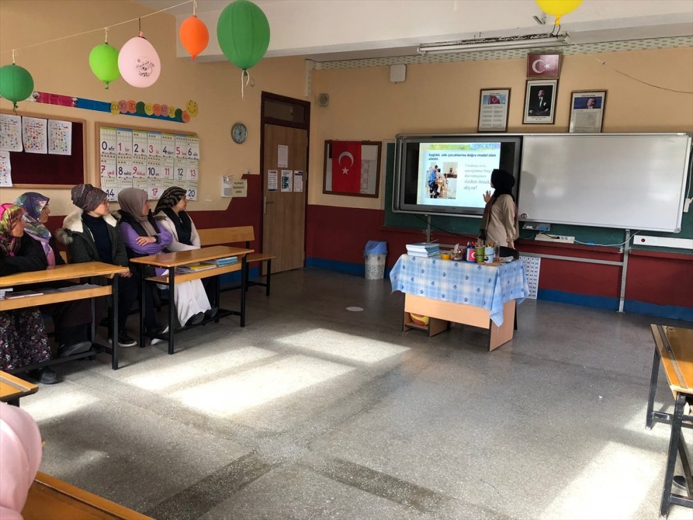 Konya Derebucak'ta "aile okulu" projesi eğitimleri yapılıyor