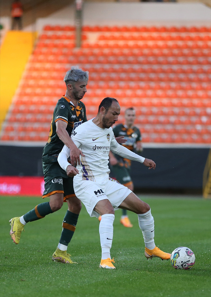 konyasporun-rakibi-alanyaspor-eyup-engelini-zor-gecti-001.jpg