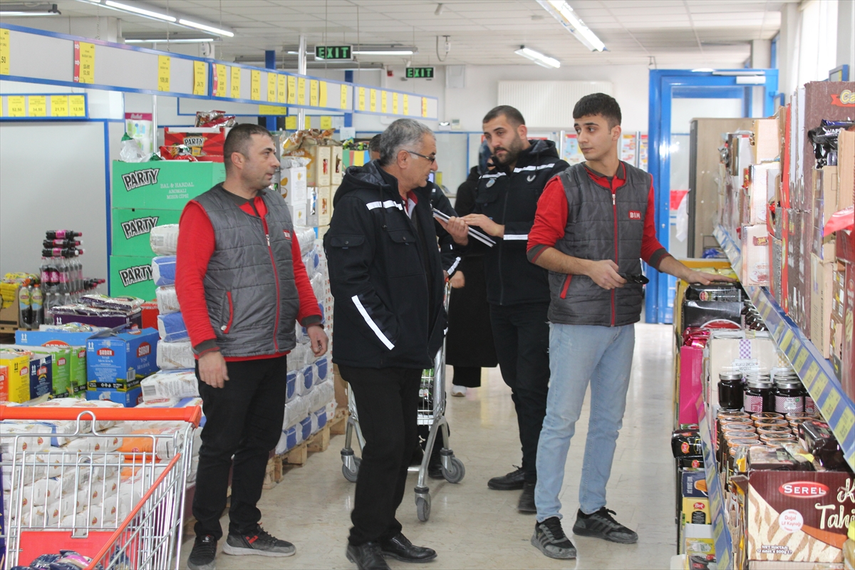 konyada-denetlenen-zincir-marketlerden-tarihi-gecmis-urunler-cikti.jpg