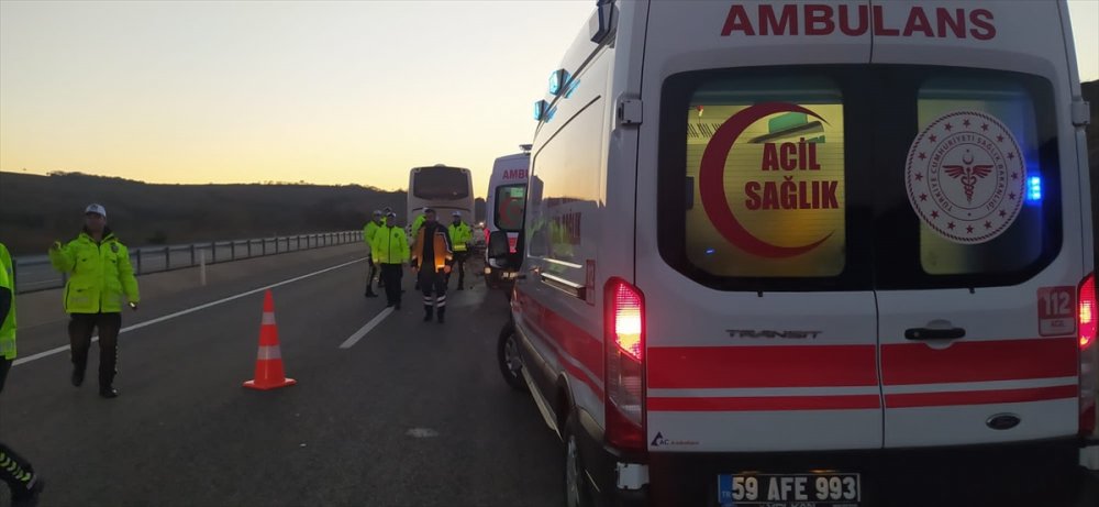 Yolcu otobüsü patates yüklü kamyonla çarpıştı: 1 ölü, 3 yaralı