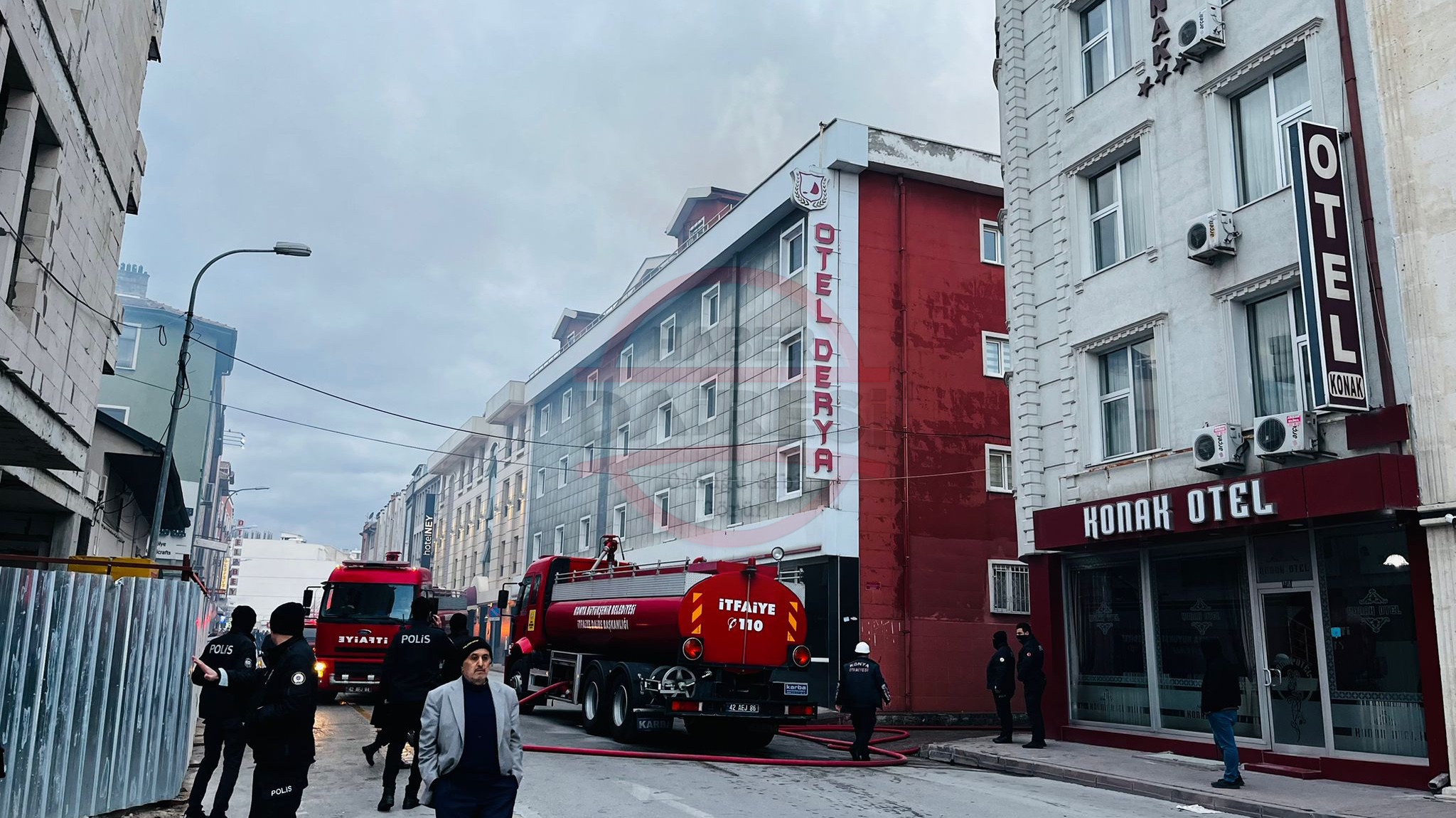 son-dakika-konyada-otel-yakininda-korkutan-yangin-001.jpeg