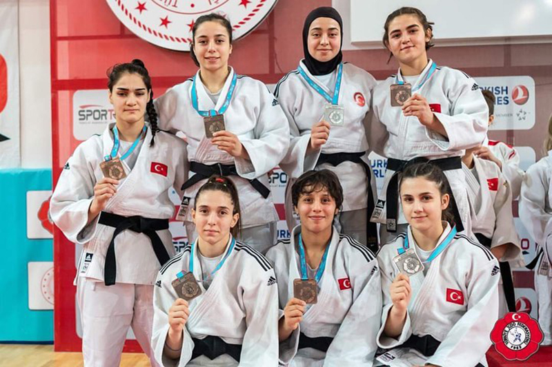 konya-buyuksehir-belediyespor-judoda-super-lige-yukseldi.jpg