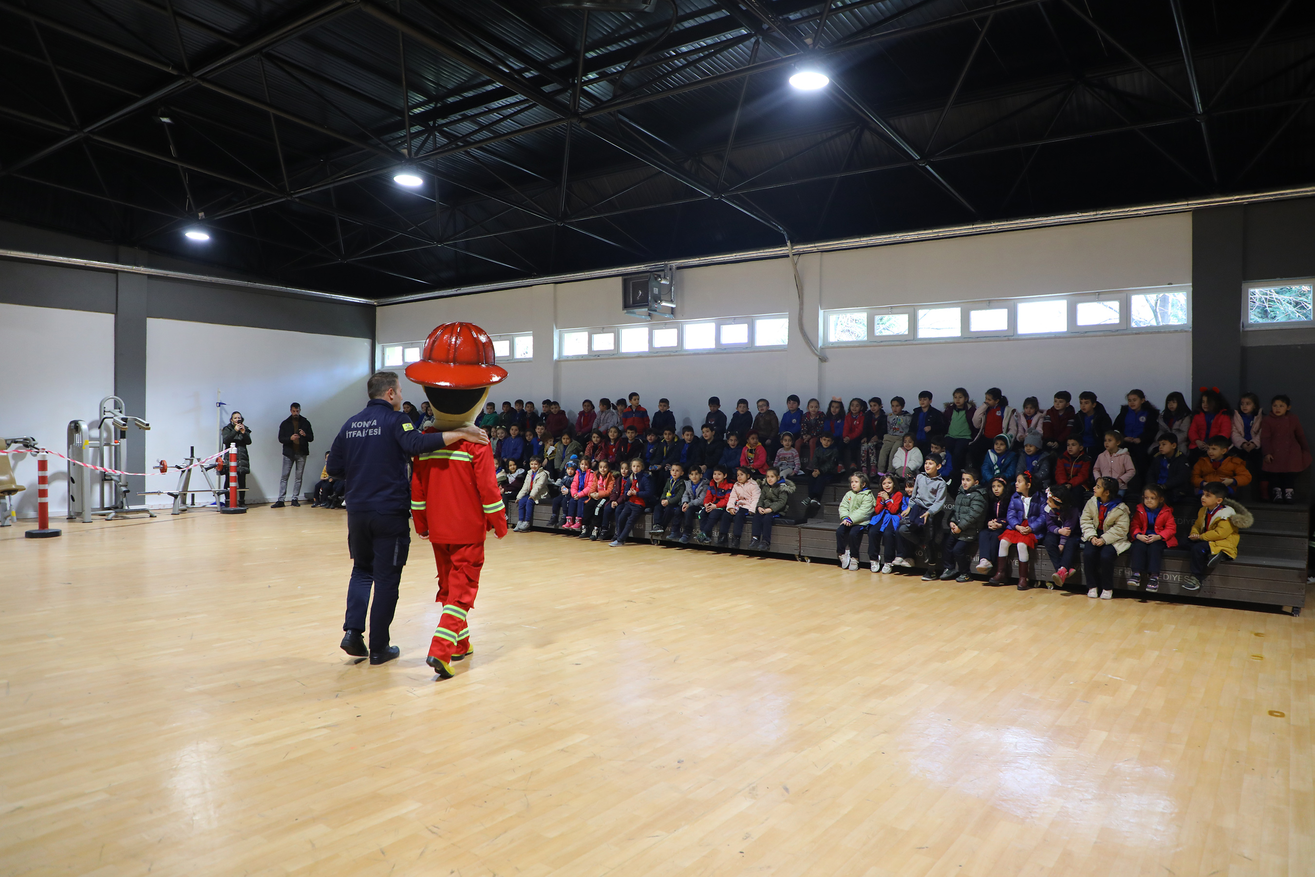 konyada-ilkokul-ogrencileri-yangin-konusunda-bilincleniyor-003.jpg