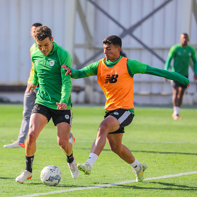 konyaspor-2022nin-son-calismasini-yapti-ilhan-palut-neseli-001.jpg