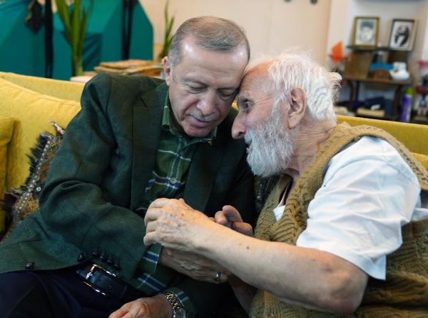 cumhurbaskani-erdogan-neyzen-niyazi-sayini-ziyaret-etti.jpeg