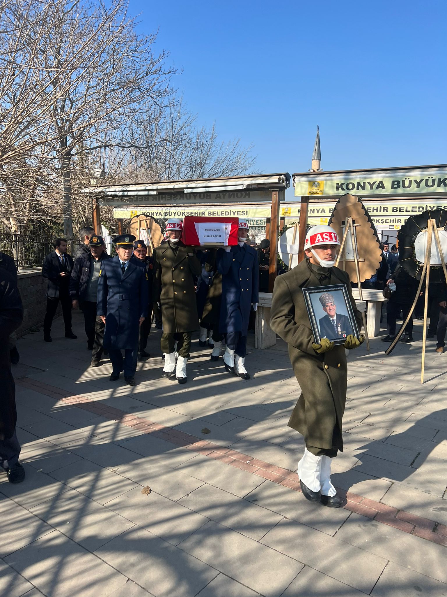 konyada-vefat-eden-kibris-gazisi-asim-mujde-topraga-verildi.jpeg