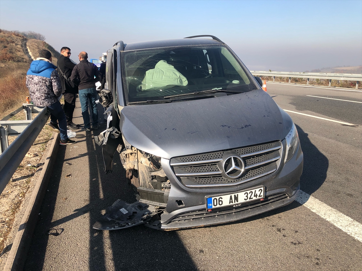 sis-nedeniyle-ikisi-tir-9-arac-birbirine-girdi-yaralilar-var-003.jpg
