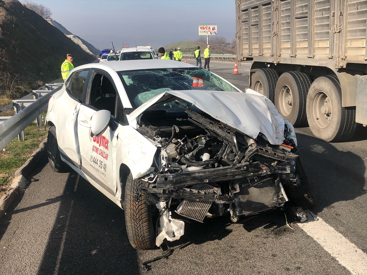 sis-nedeniyle-ikisi-tir-9-arac-birbirine-girdi-yaralilar-var-004.jpg