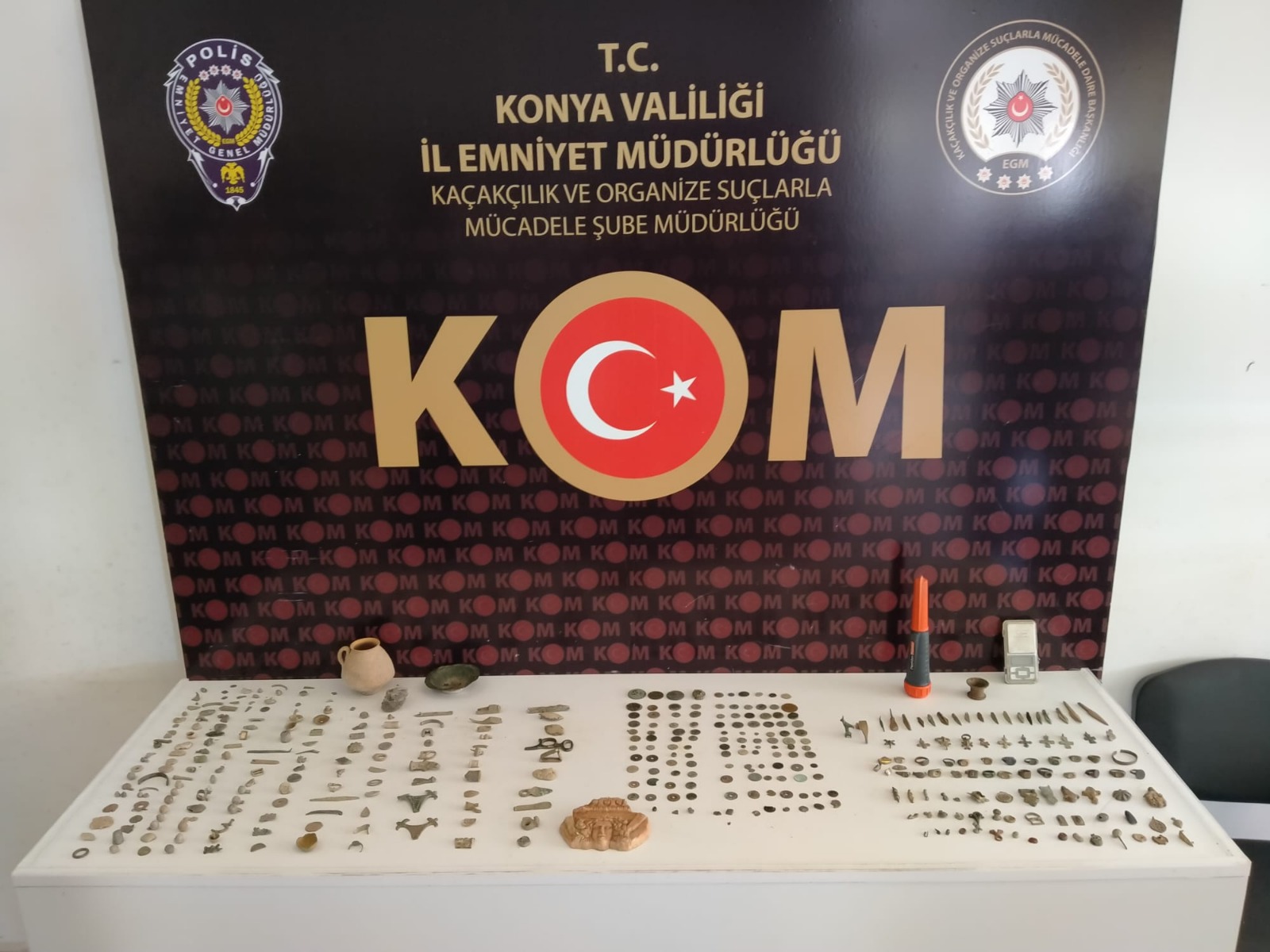 konya-emniyeti-kacakcilikla-mucadele-verilerini-paylasti-005.jpg