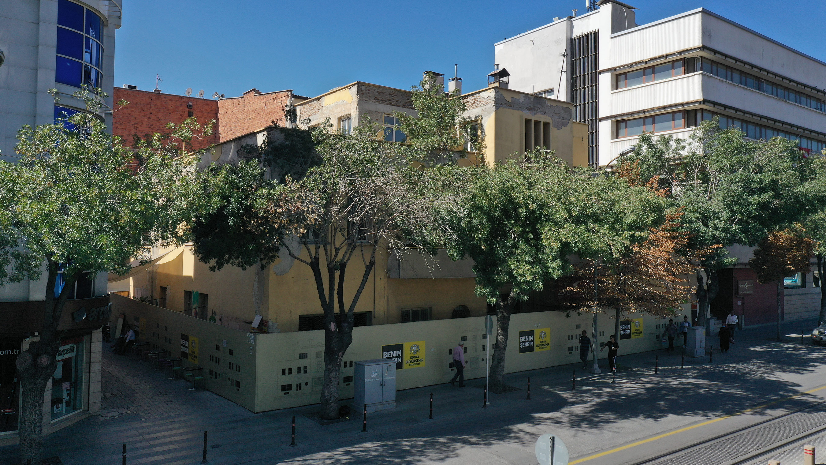 konyanin-merkezindeki-bu-bina-sergi-alani-ve-kitap-kafe-olacak-001.jpg
