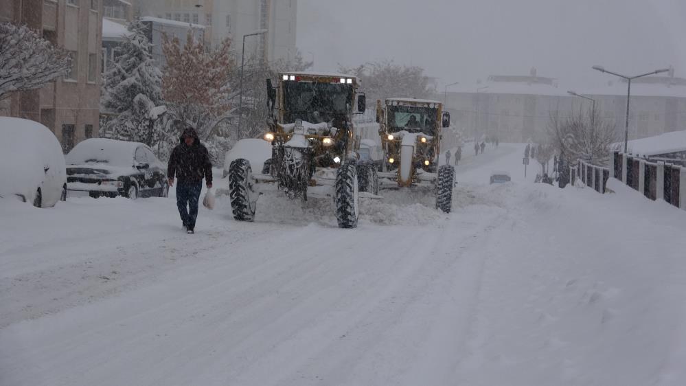 bir-ilimizde-kar-kalinligi-45-santimetreye-ulasti-56-yerlesim-yeri-ulasima-kapandi-001.jpg