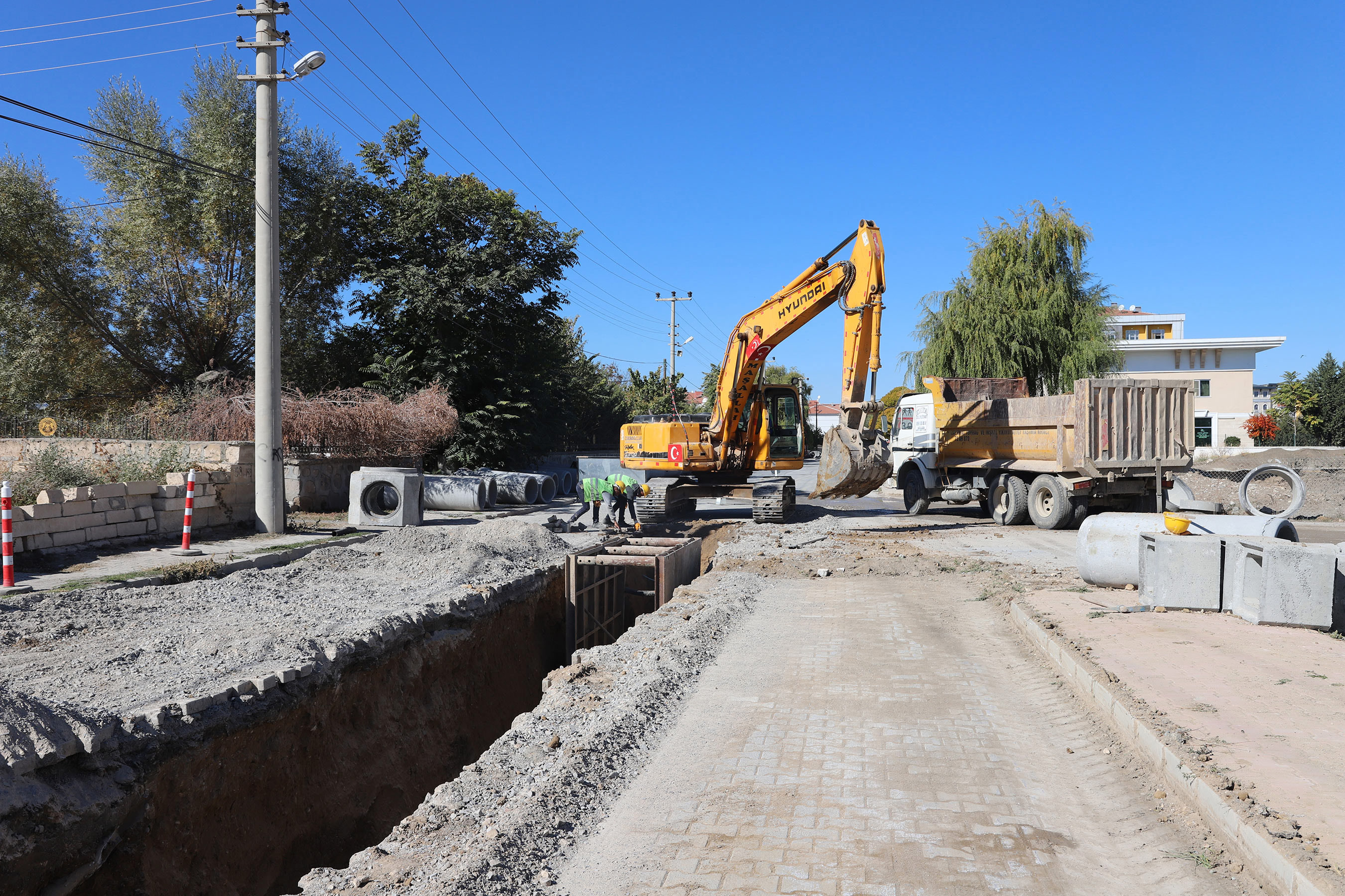 konya-buyuksehirden-2022-yilinda-143-kilometre-kanalizasyon-sebekesi-002.jpg