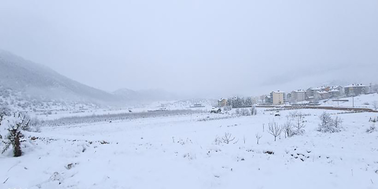 konyada-beklenen-kar-yagisi-bu-bolgelere-dustu.jpeg