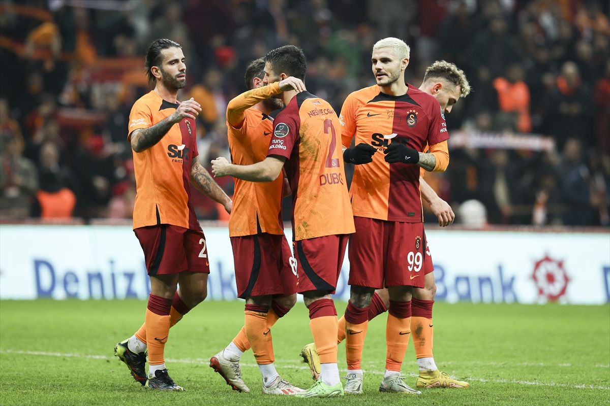 lider-galatasaray-ligin19-haftasinda-konuk-ettigi-hataysporu-4-0-maglup-ederek-ligdeki-galibiyet-serisini-8-maca-cikardi-sari-kirmizili-takimin-gollerini-9-dakikada-kerem-akturkoglu-454-ve-456-dakikada-juan-mata-ve-77-dakikada-gommis-kaydetti-003.jpg