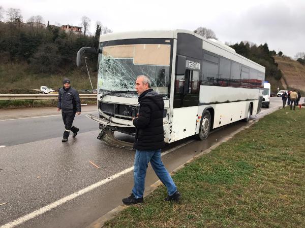 test-surusundeki-otobusle-carpisan-aracin-surucusu-oldu.jpg