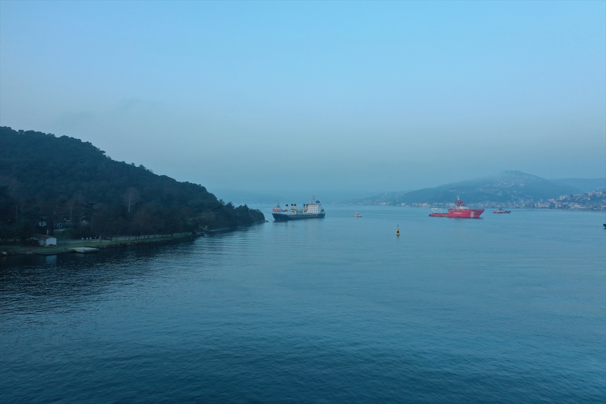 istanbul-bogazinda-yuk-gemisi-karaya-oturdu-002.jpg
