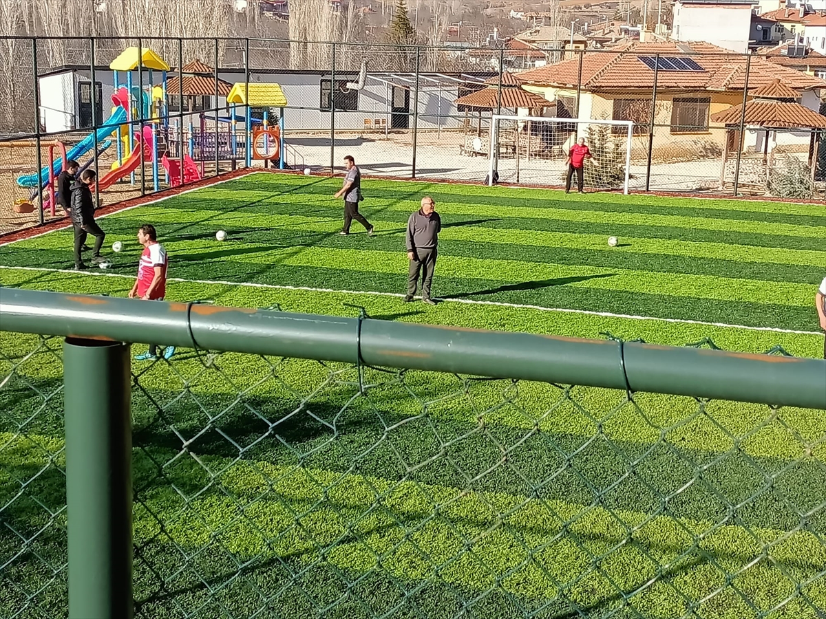 konyanin-bir-ilcesine-10-sentetik-spor-sahasi-kazandirildi-002.jpg