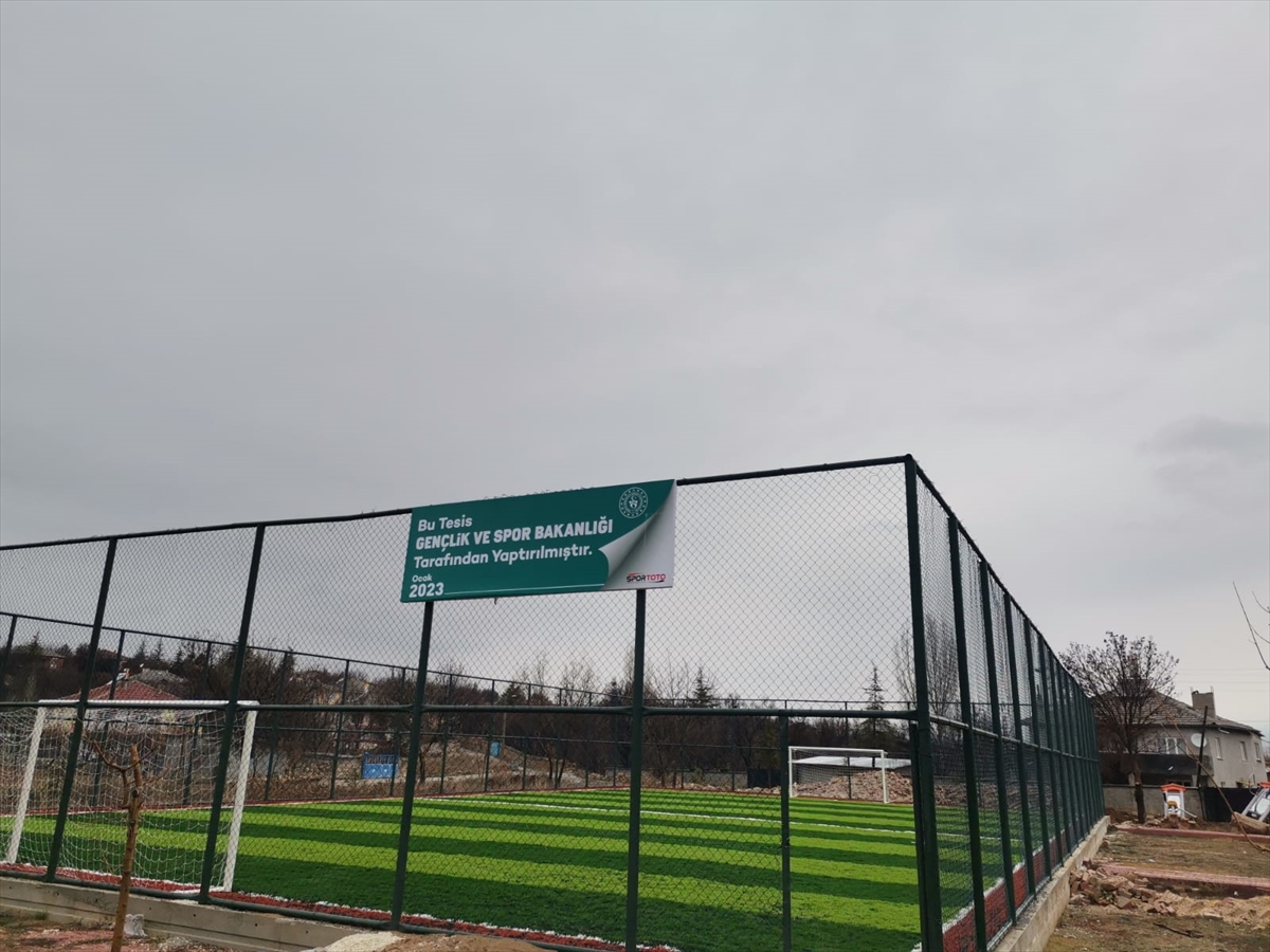 konyanin-bir-ilcesine-10-sentetik-spor-sahasi-kazandirildi-003.jpg