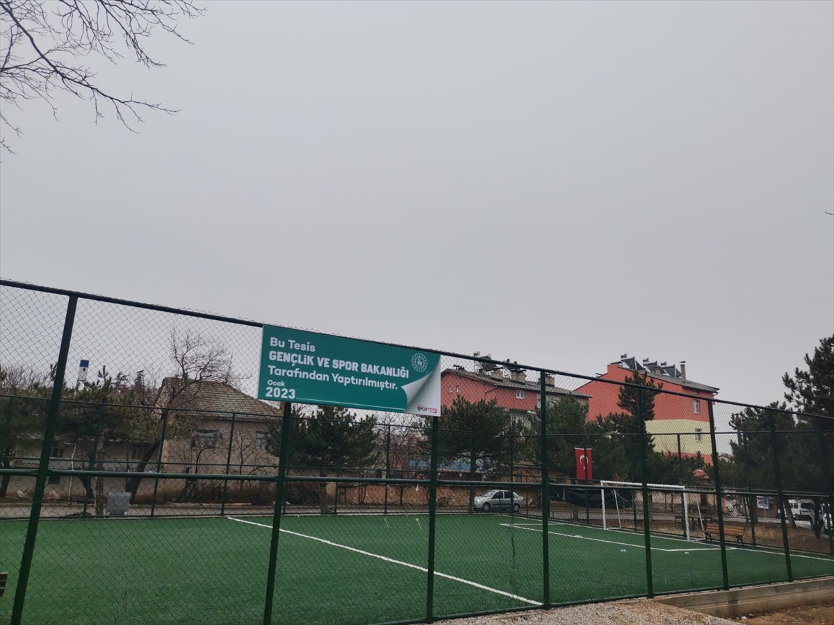 konyanin-bir-ilcesine-10-sentetik-spor-sahasi-kazandirildi.jpg