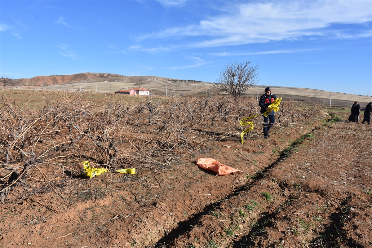 60-yasindaki-ciftci-erol-ozturk-tarlasinda-olu-bulundu-002.jpg