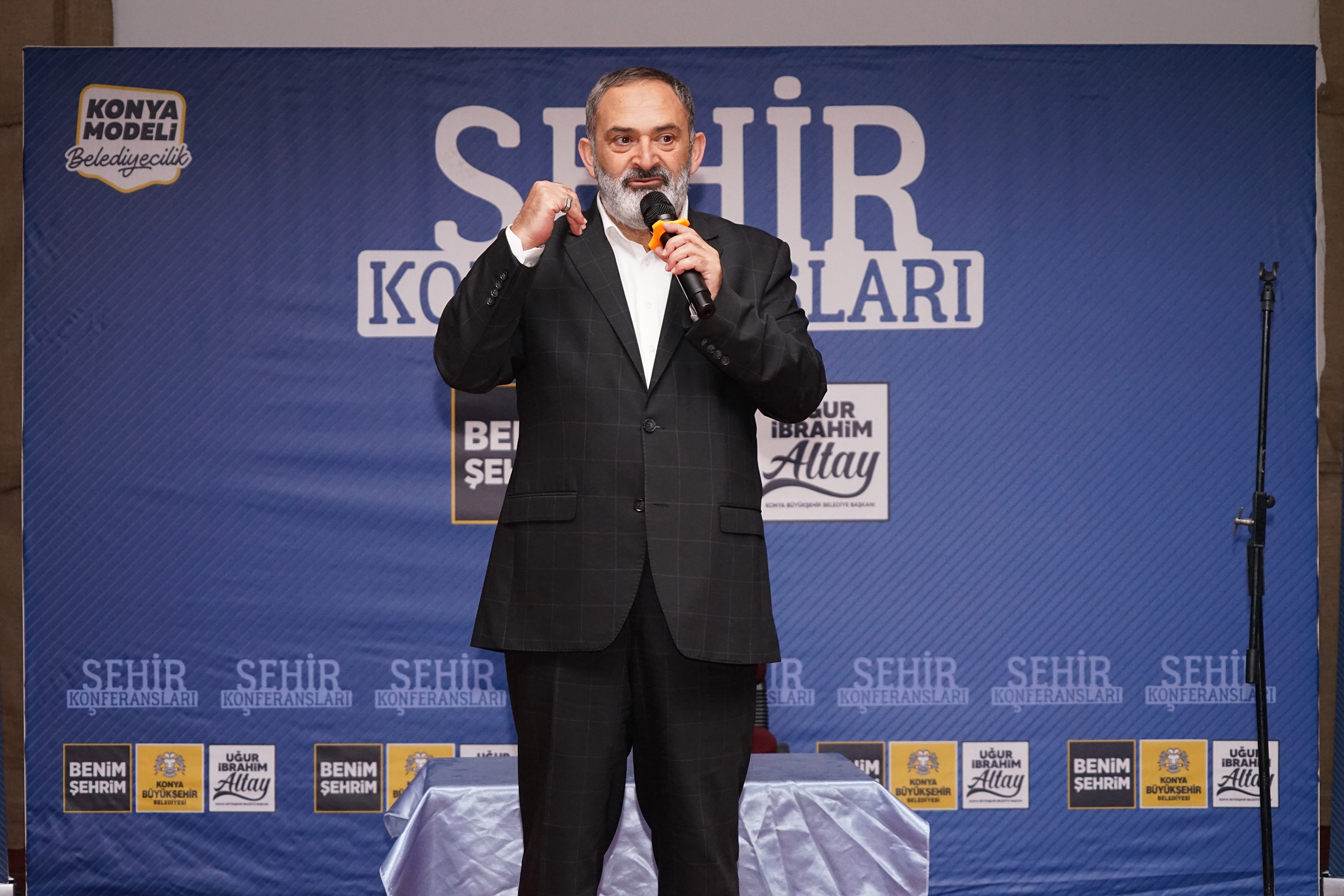 sehir-konferanslari-unlu-isimleri-konyalilarla-bulusturuyor-002.jpg