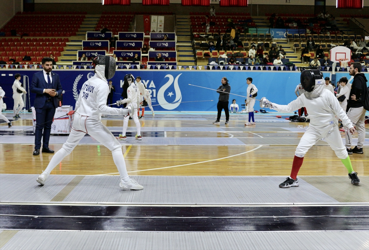 eskrimde-yildizlar-ve-gencler-epe-federasyon-kupasi-konyada-basladi-002.jpg