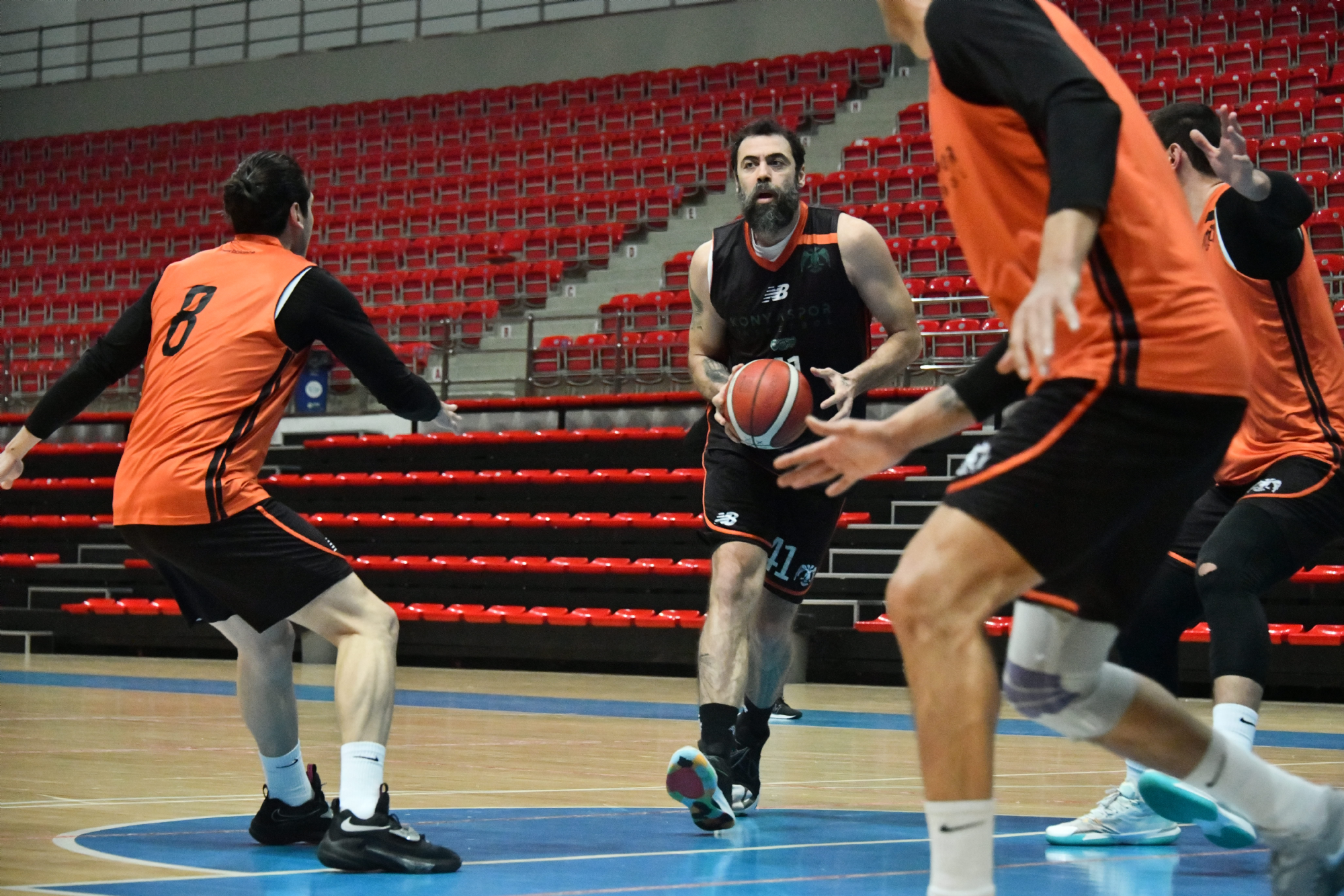 konyaspor-basketbol-tofas-maci-hazirliklarina-devam-etti-001.png