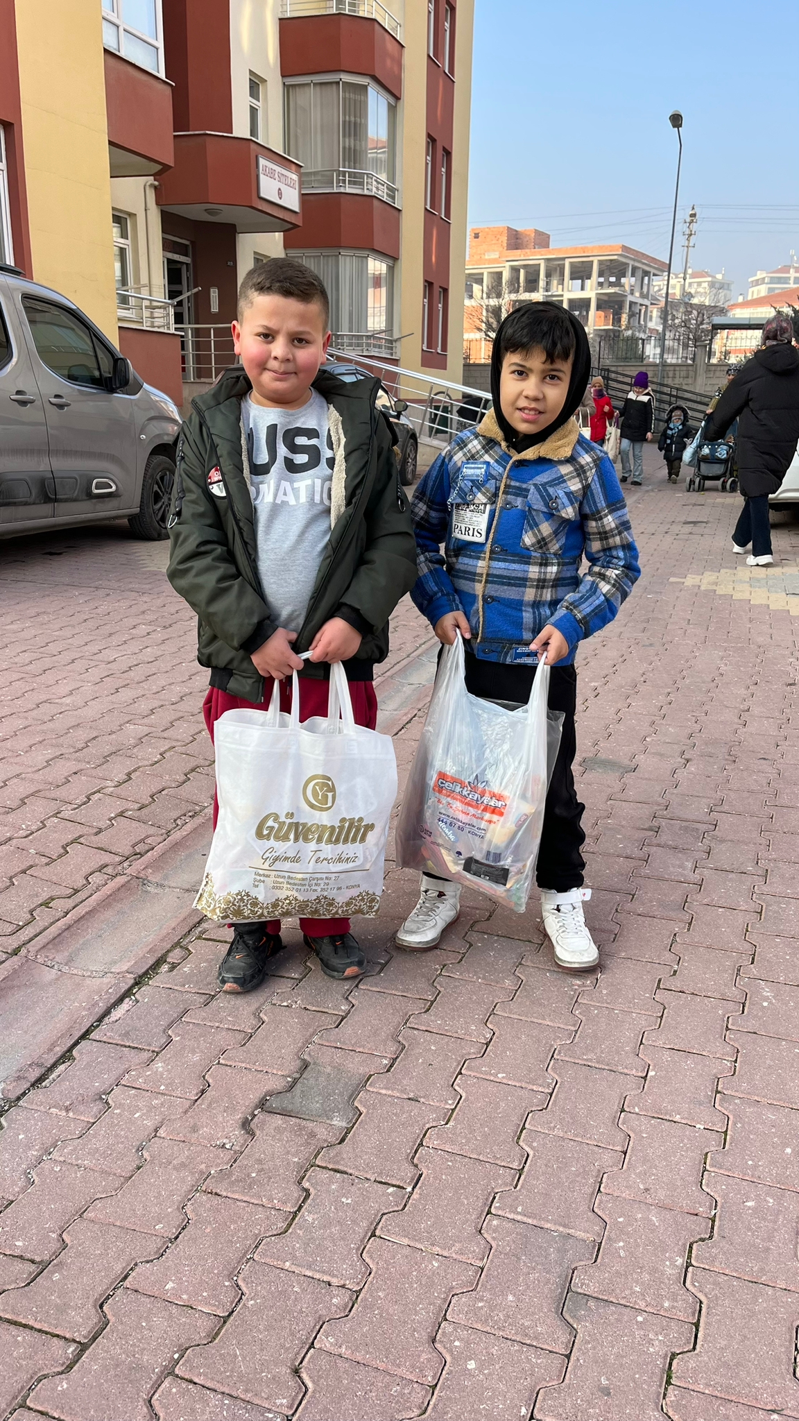 konyada-sivlilik-coskusu-cocuklar-kapi-kapi-dolasarak-sekerleme-topladi-002.jpeg