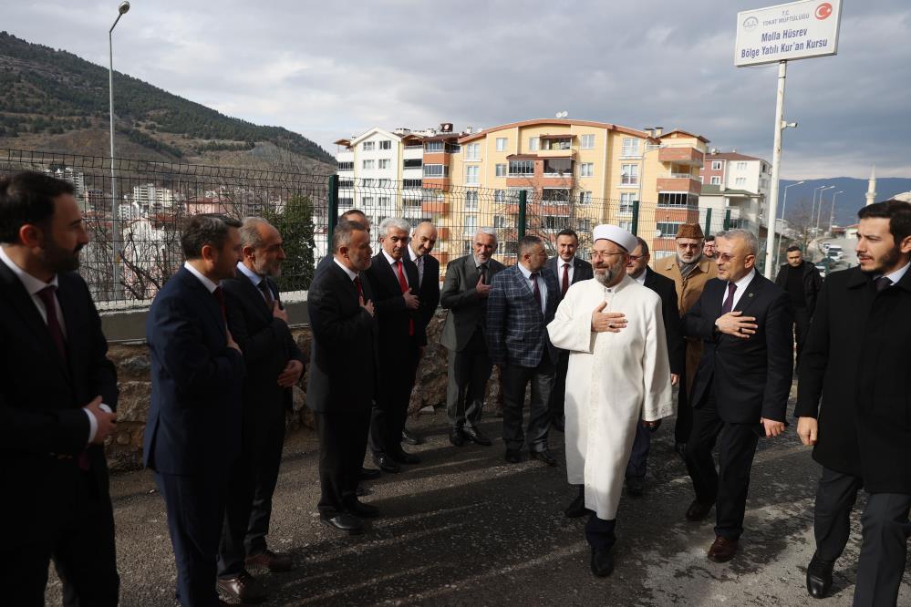diyanet-isleri-baskani-erbas-tokatta-molla-husrev-kuran-kursunu-ziyaret-etti-001.jpg