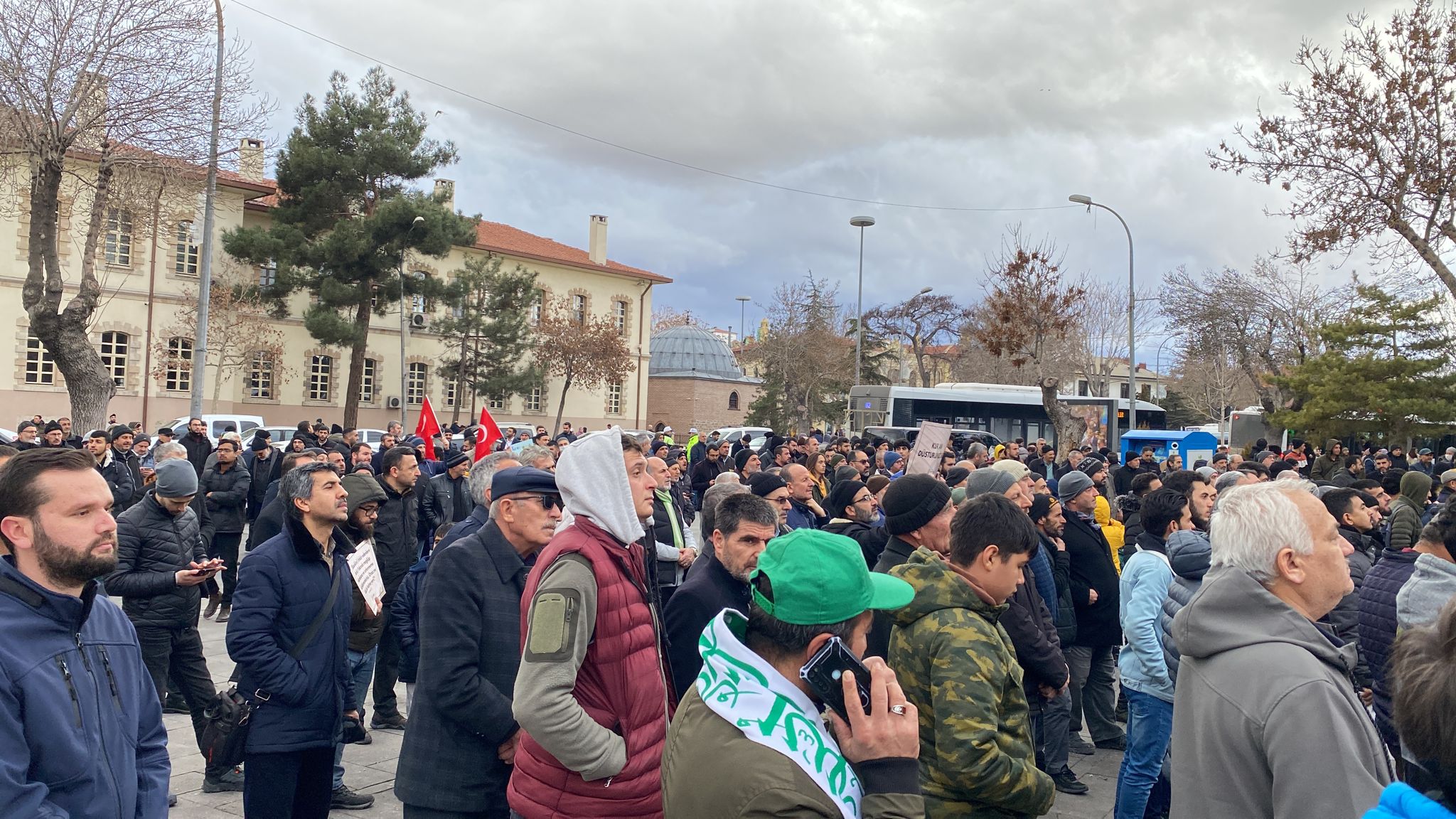 konyada-isvec-tepkisi-kuran-i-kerimin-yakilmasi-protesto-edildi-009.jpeg