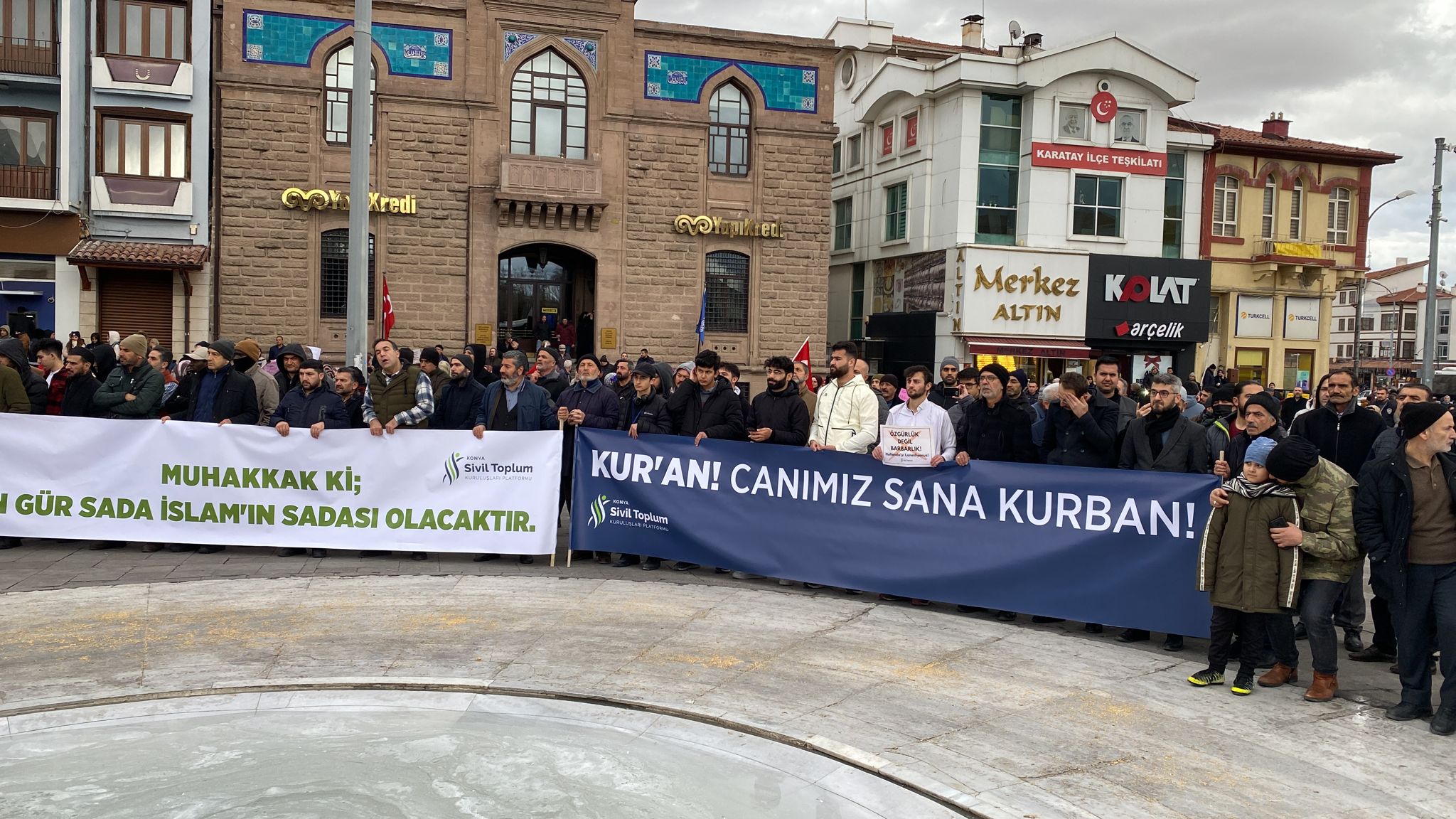 konyada-isvec-tepkisi-kuran-i-kerimin-yakilmasi-protesto-edildi-011.jpeg