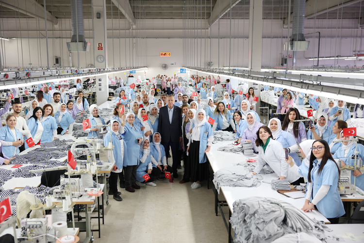 cumhurbaskani-erdogan-is-gucune-katilimda-kadinlarimiz-yuzde-36-ile-cumhuriyet-tarihinin-rekorunu-kirdi-003.jpg