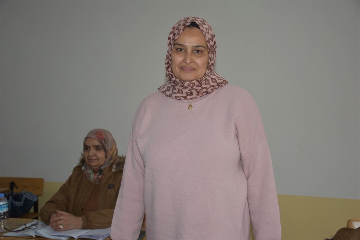 evlenip-konyaya-yerlesen-15-fasli-kadin-turkce-ogreniyor-001.jpg