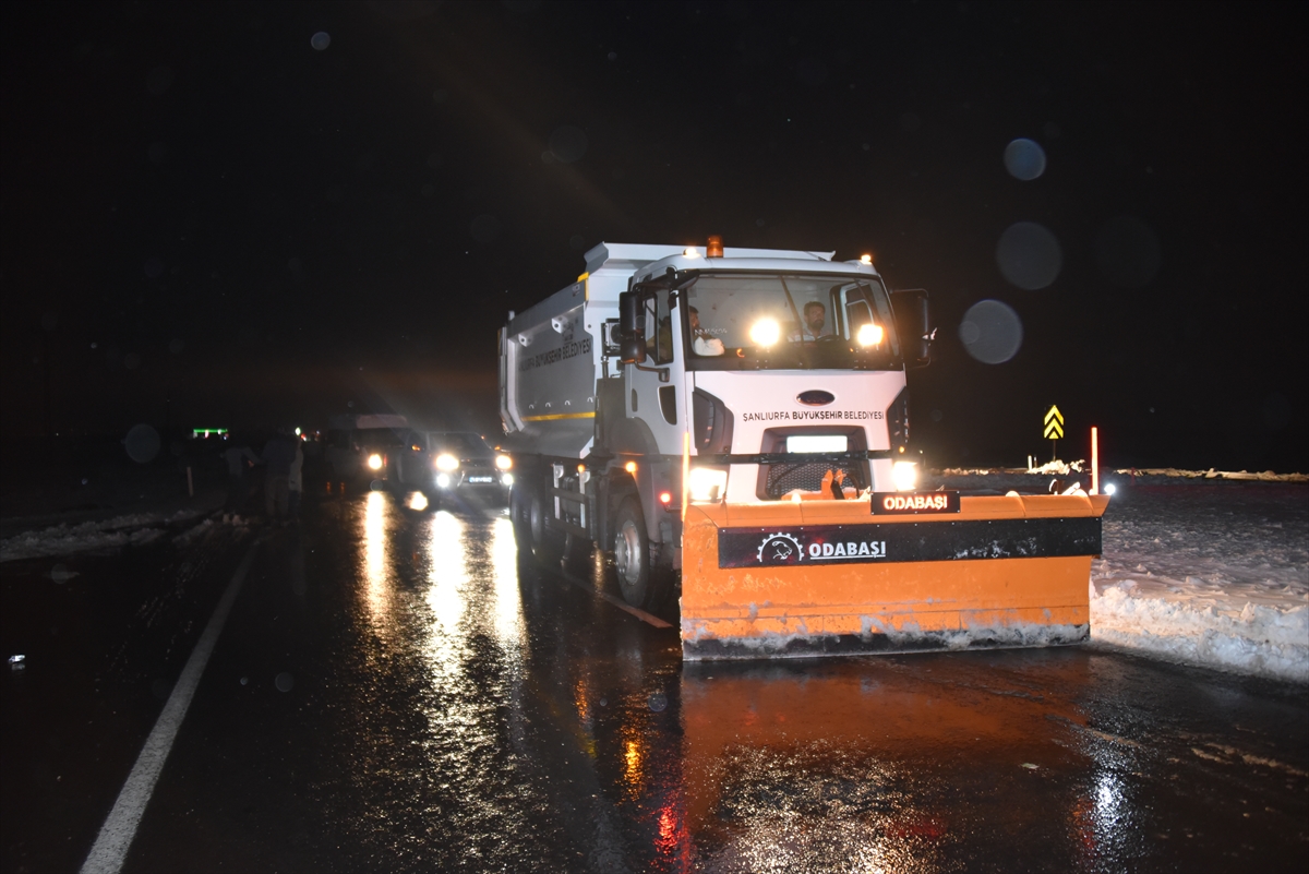 sanliurfa-diyarbakir-kara-yolu-sis-ve-buzlanma-nedeniyle-ulasima-kapatildi-001.jpg