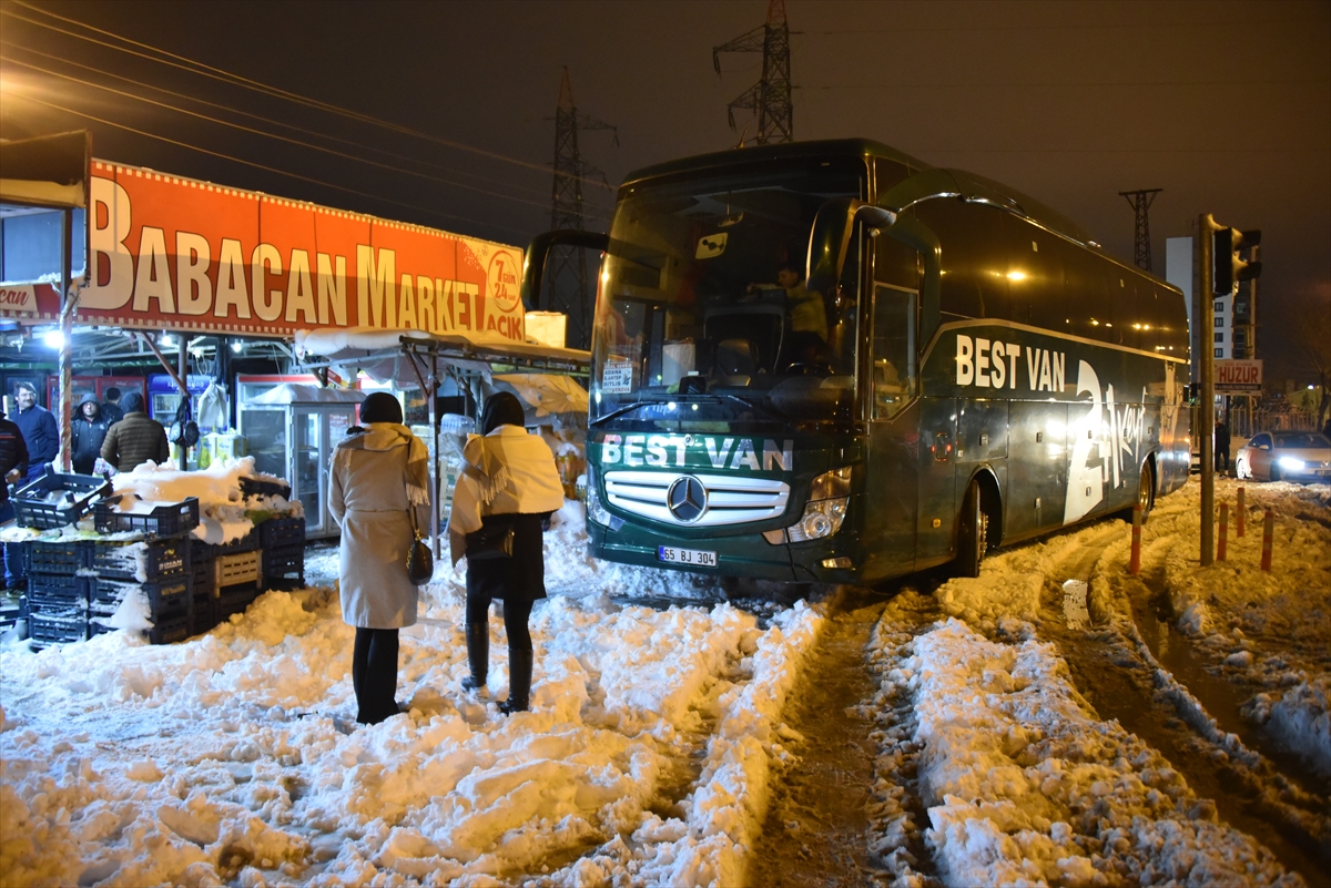 sanliurfa-diyarbakir-kara-yolu-sis-ve-buzlanma-nedeniyle-ulasima-kapatildi.jpg