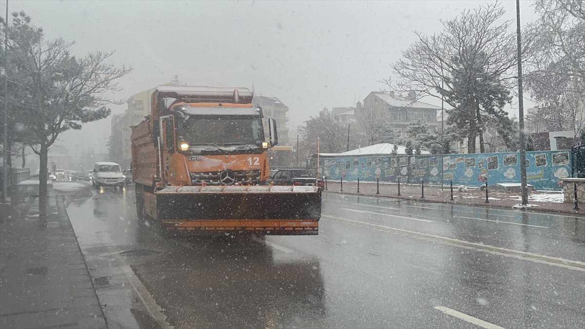 konyada-beklenen-kar-yagisi-basladi-001.jpg