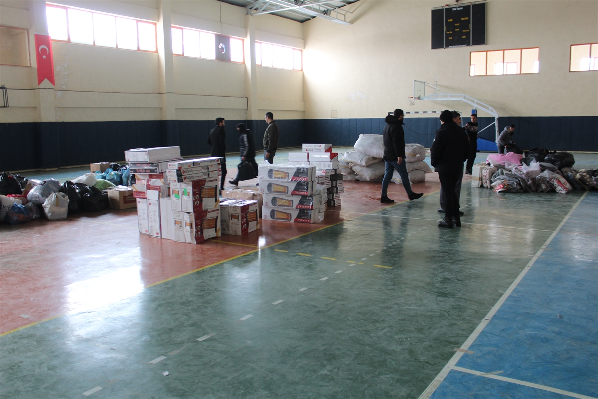 konya-yunaktan-deprem-bolgesine-giyecek-ve-yiyecek-yardimi-003.jpg