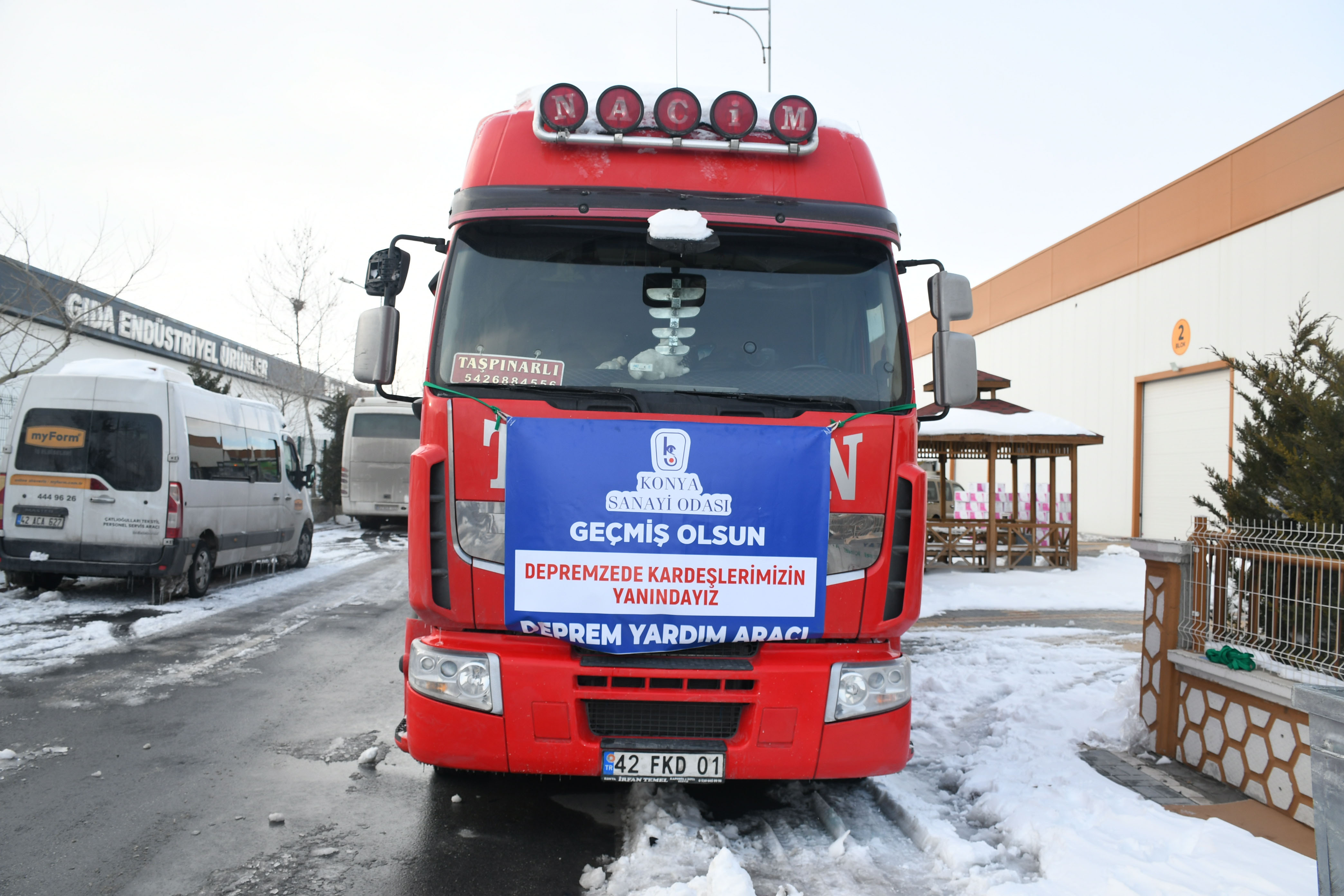 konya-sanayi-odasi-deprem-bolgelerine-10-tir-yardim-gonderdi.jpg
