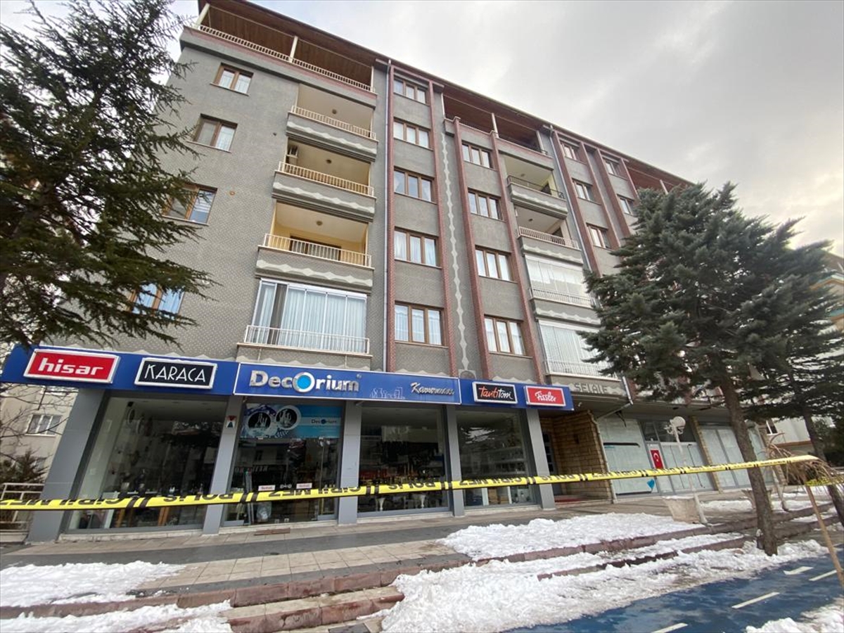aksarayda-5-katli-bina-agir-hasarli-oldugu-gerekcesiyle-bosaltildi-001.jpg