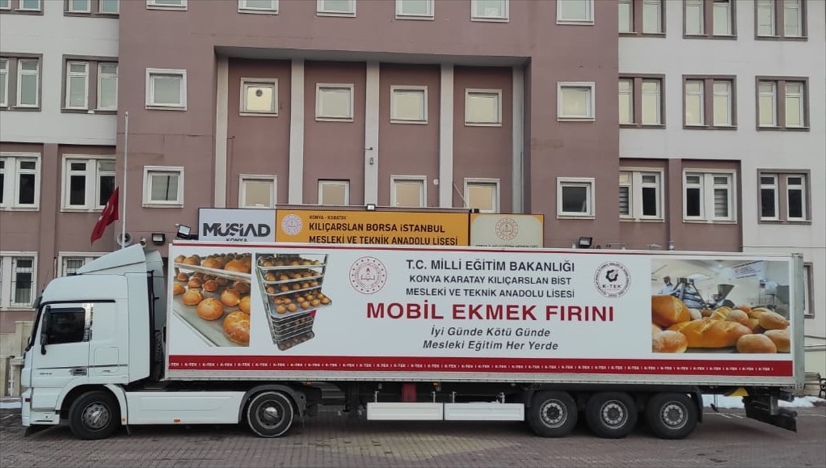 konyada-meslek-liselilerin-yaptigi-mobil-ekmek-firini-hataya-gonderildi-001.jpg