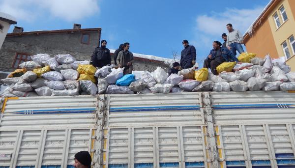 konyada-toros-daglarinda-toplanan-odunlar-deprem-bolgelerine-gonderiliyor-002.jpg