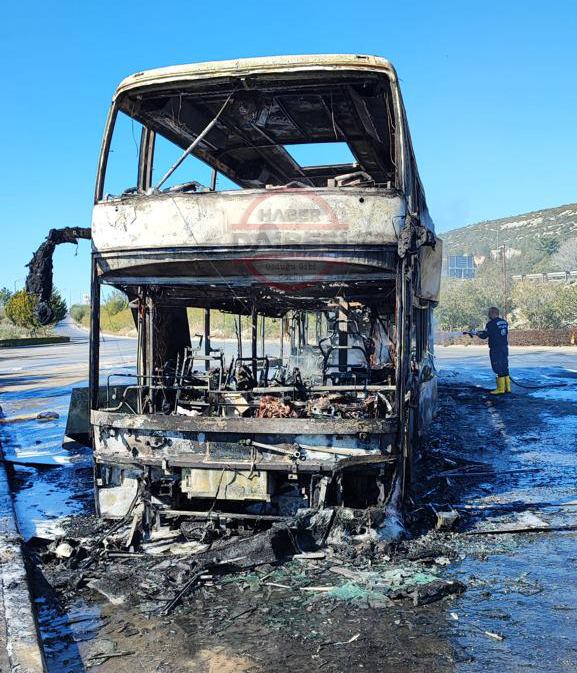 adana-yolunda-2-katli-yolcu-otobusu-yandi-002.jpg