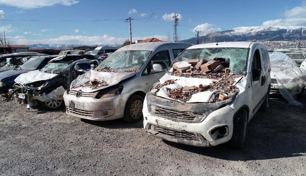 depremde-enkaz-altinda-kalan-araclar-bu-hale-geldi.jpg