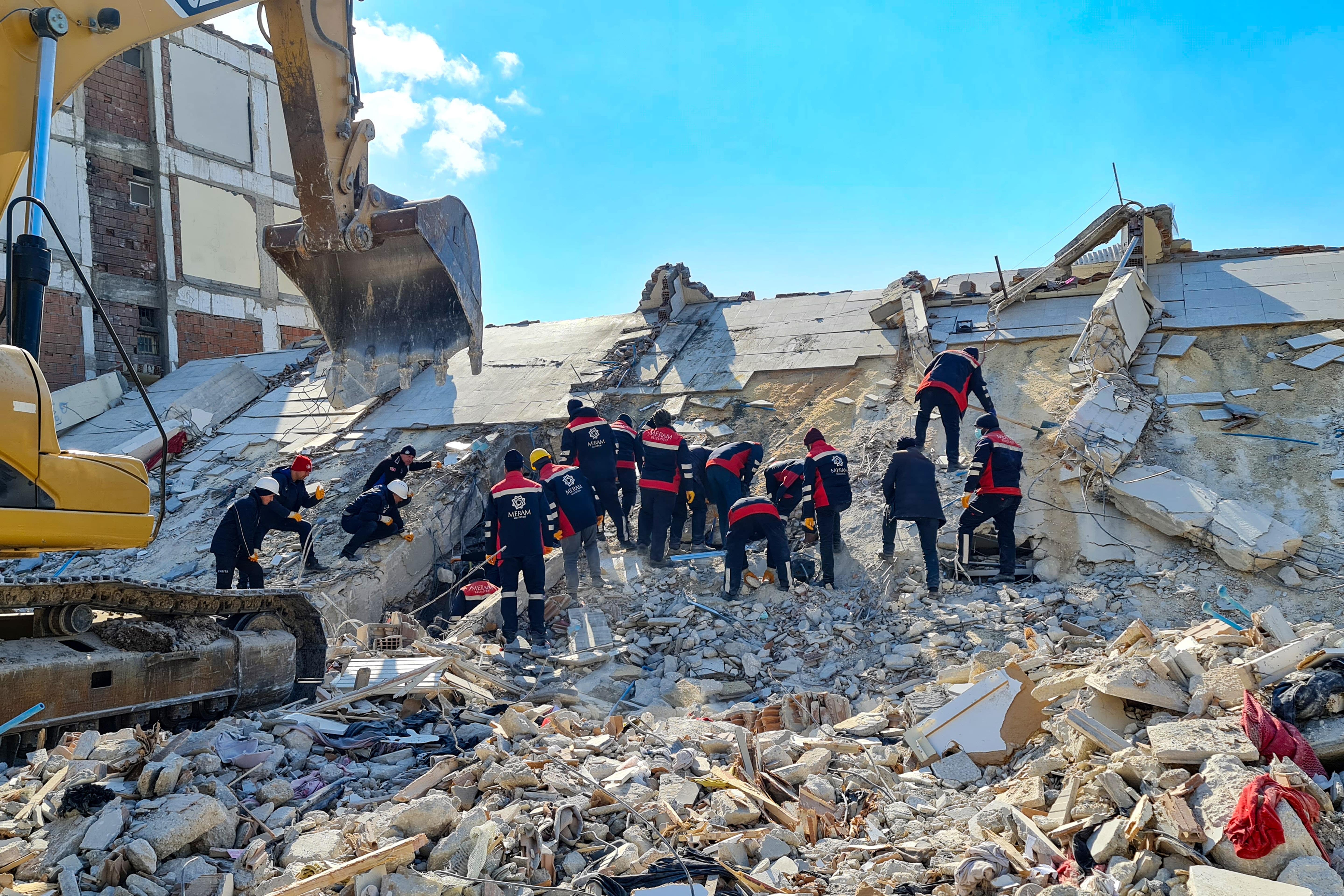 meram-hatayda-afetin-yaralarini-sariyor-003.jpg
