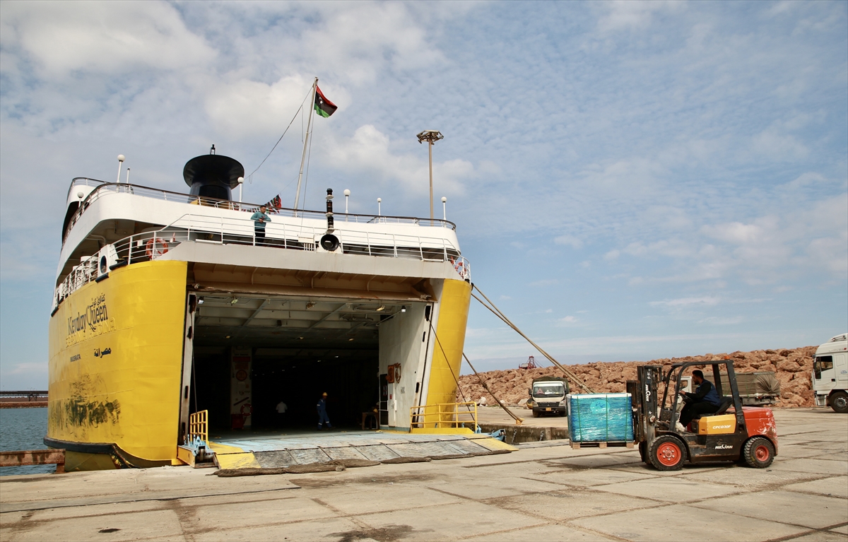 libyanin-misrata-kentinden-turkiyeye-12-tir-insani-yardim-001.jpg