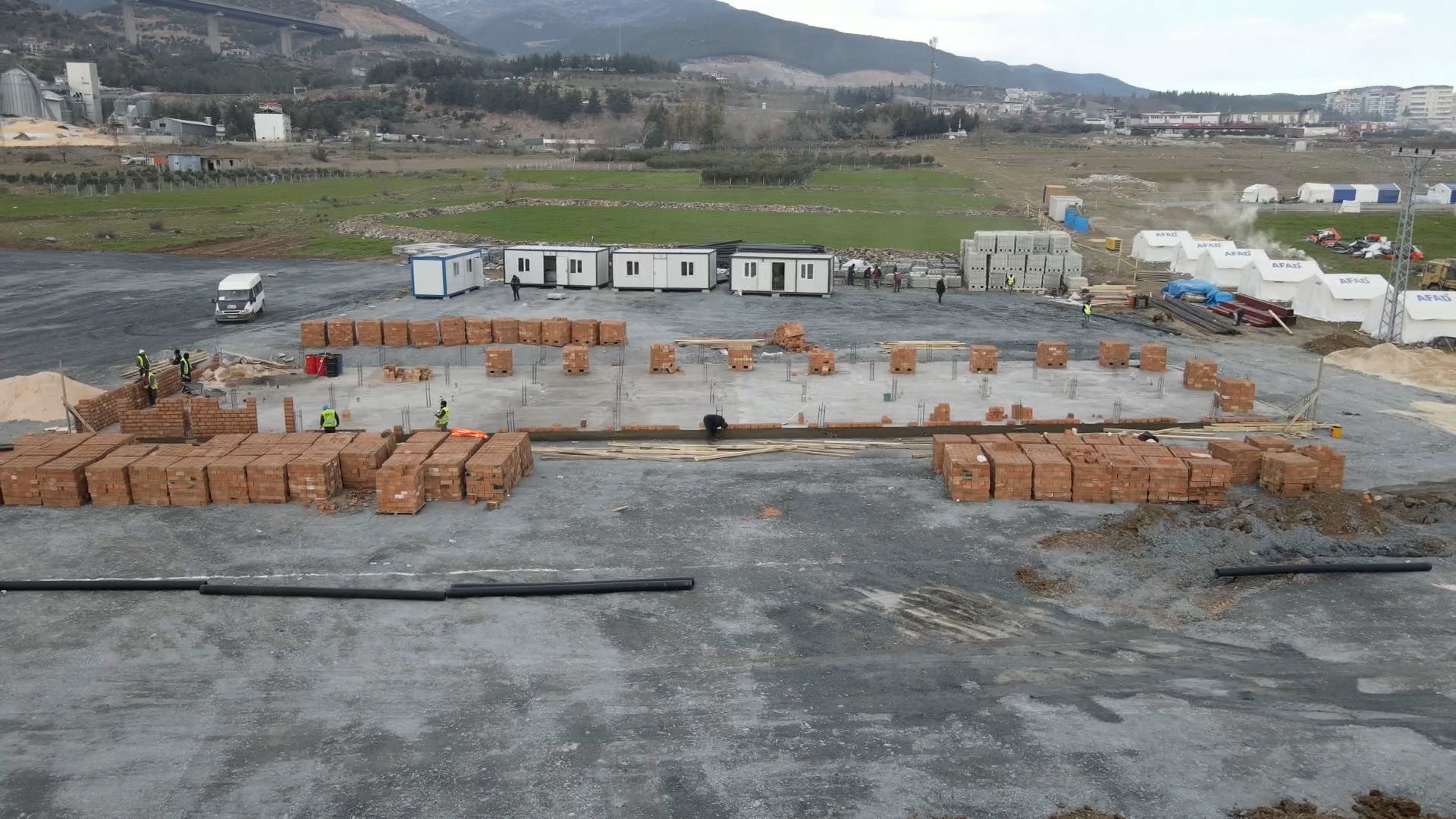 nurdagi-ve-islahiyeye-gecici-barinma-alanlari-kuruluyor-002.jpg