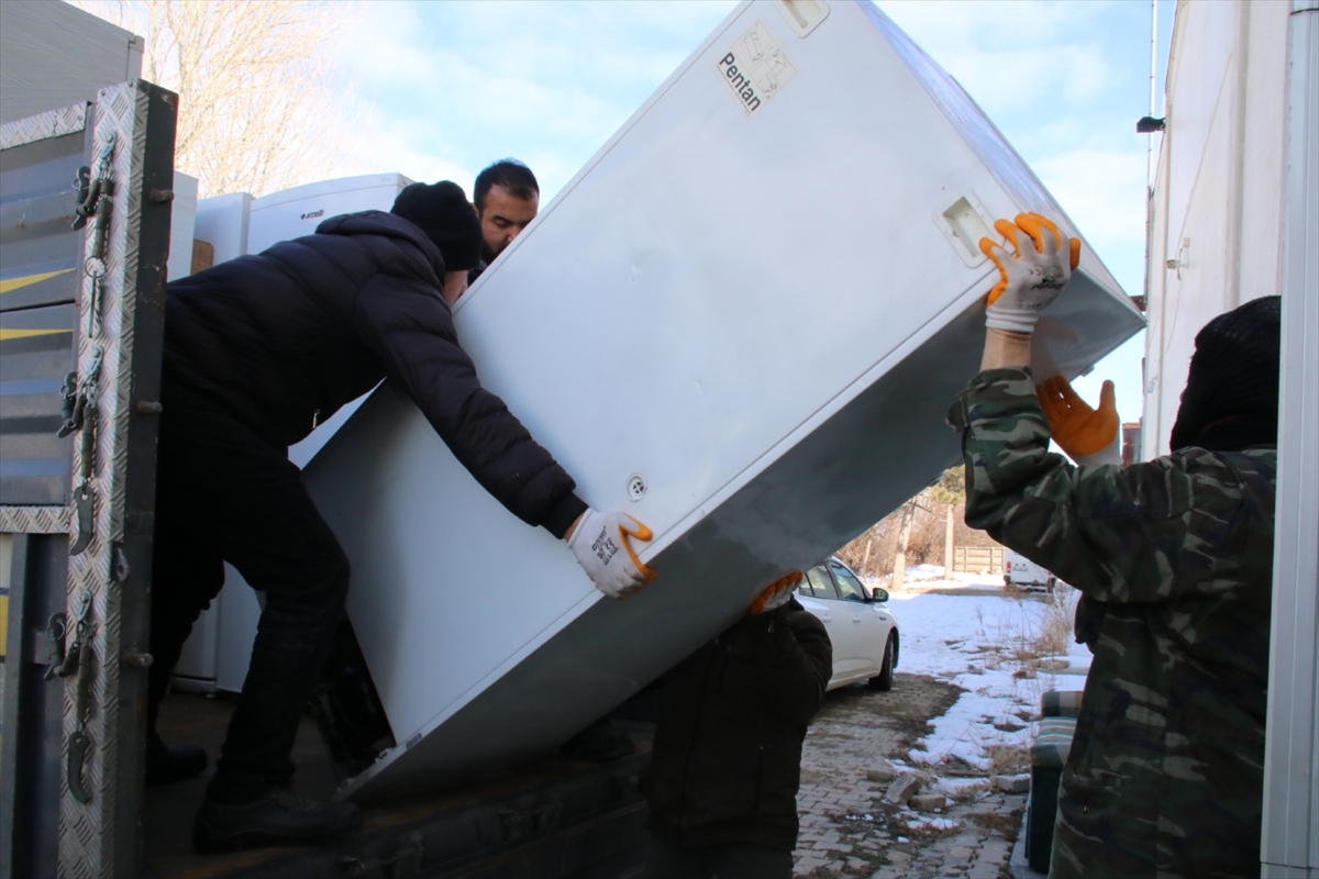 aksehire-gelen-depremzedelere-yardim-seferberligi-003.jpg