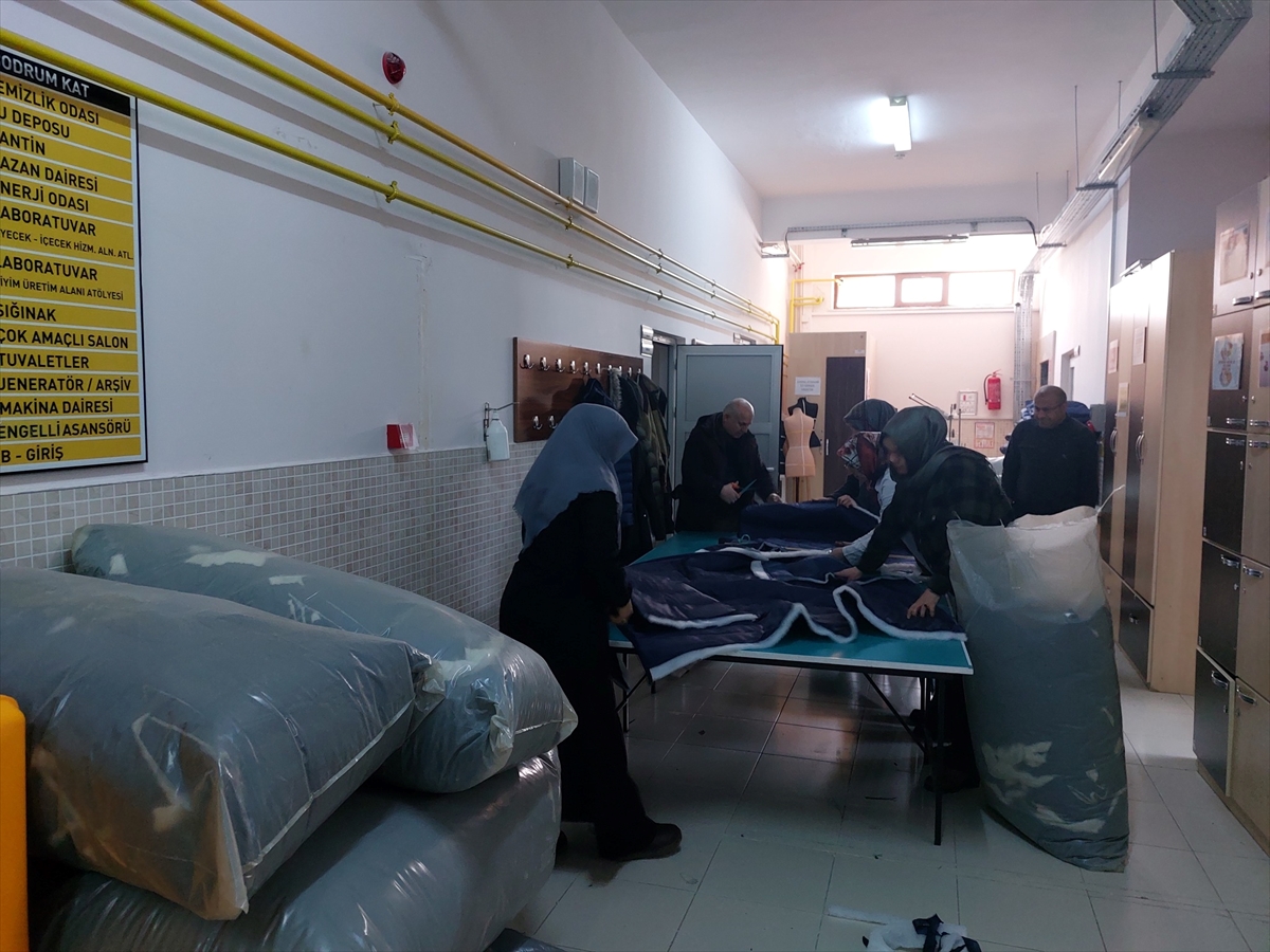 konyada-meslek-lisesi-ogrencilerinden-uyku-tulumu-mesaisi.jpg