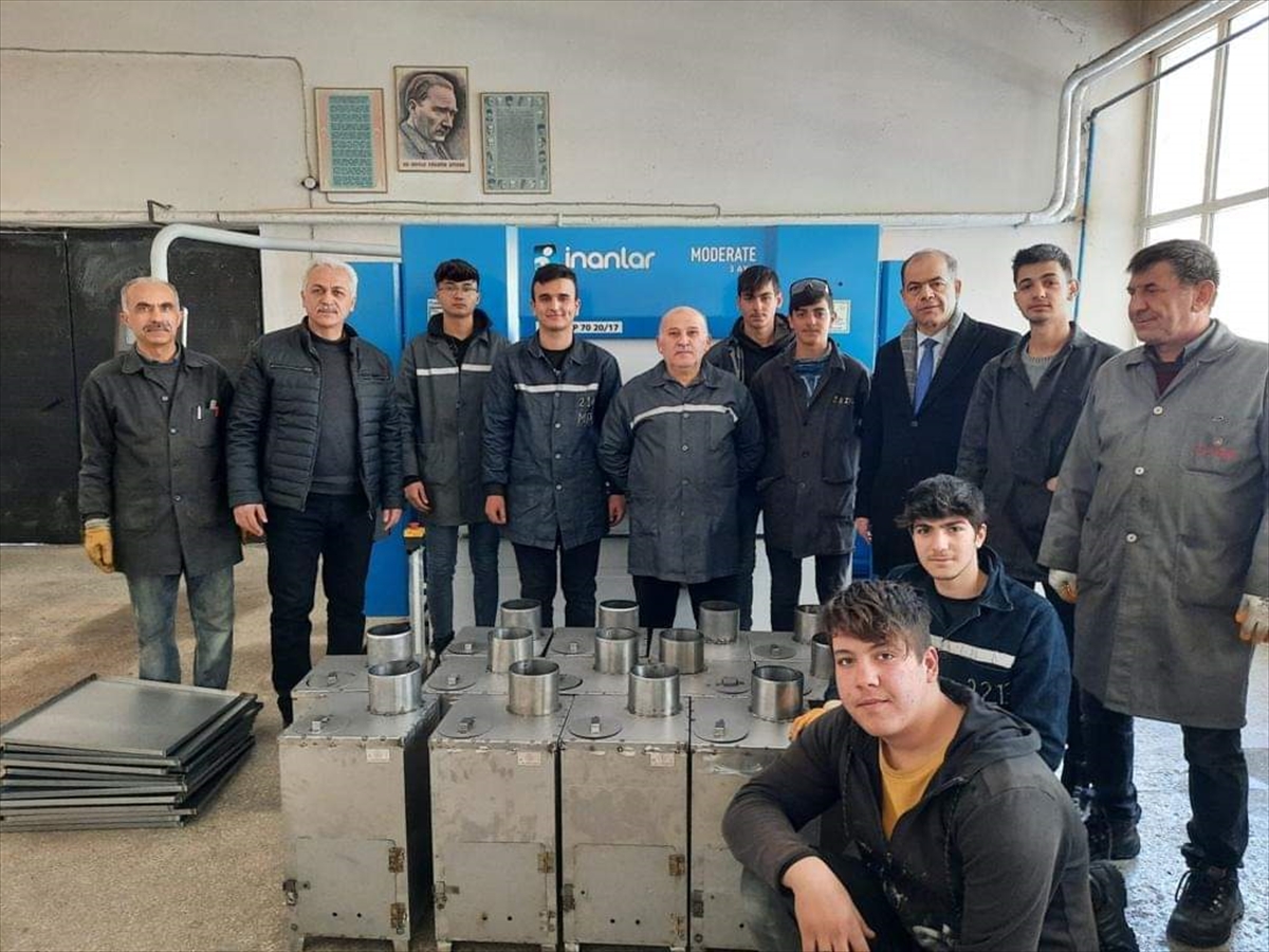 konyada-meslek-lisesi-ogrencileri-depremzedeler-icin-soba-uretiyor-002.jpg