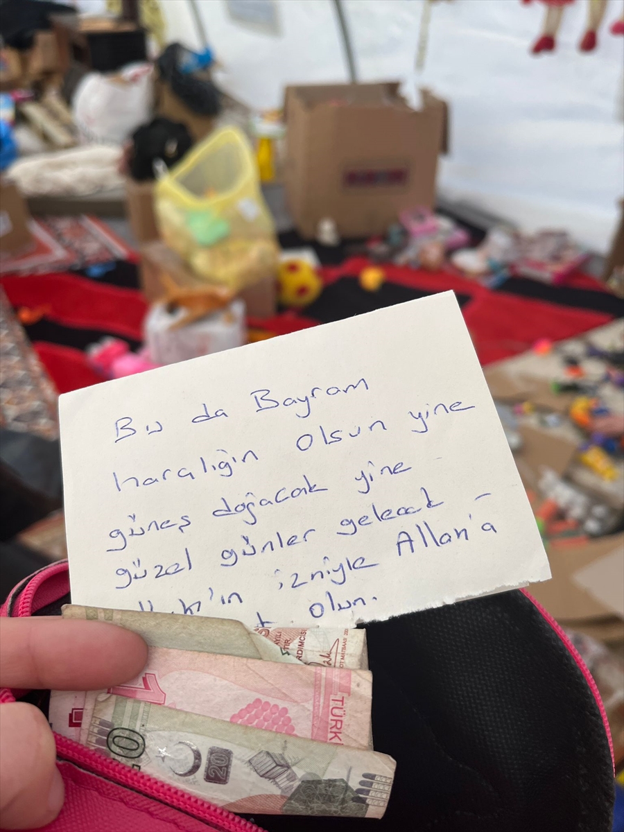 oyuncaklar-duygu-dolu-notlarla-depremzede-akranlara-ulasiyor-001.jpg